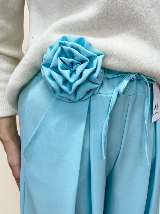 Spodnie materiałowe niebieskie baby blue z wiskozy szeroka nogawka eleganckie_4.png